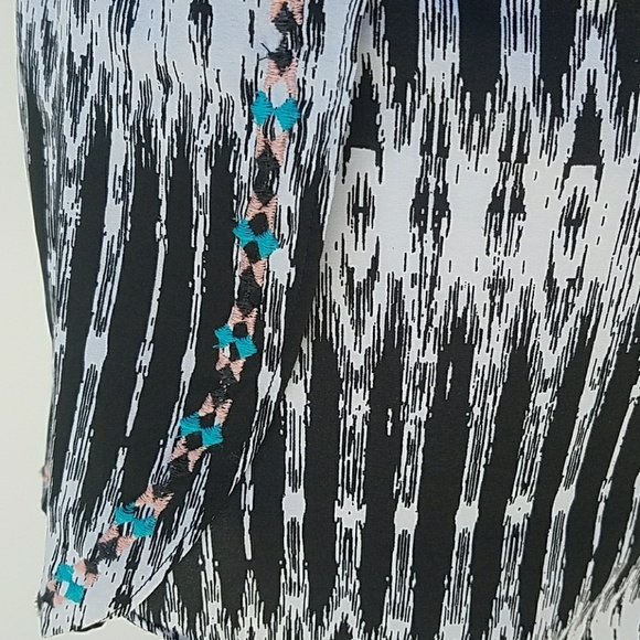 🆕️ Jessica Simpson Print Embroided Detail Romper - Picture 5 of 6